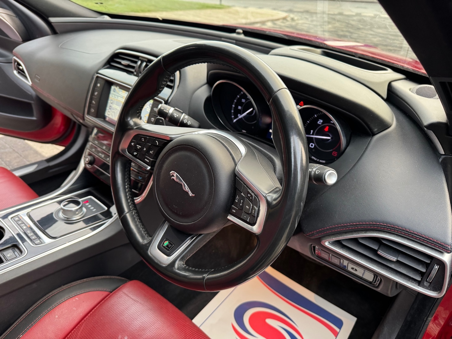 Used Jaguar XE 2015 for sale - 76882858: Photo 9