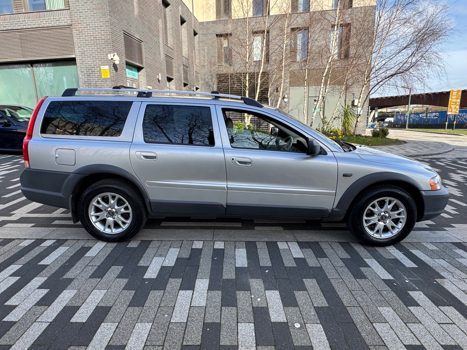 Used Volvo XC70 2005 for sale - 77881432: Photo 3