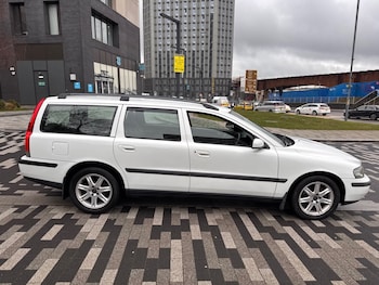Used Volvo V70 2004 for sale - 77508896: Photo