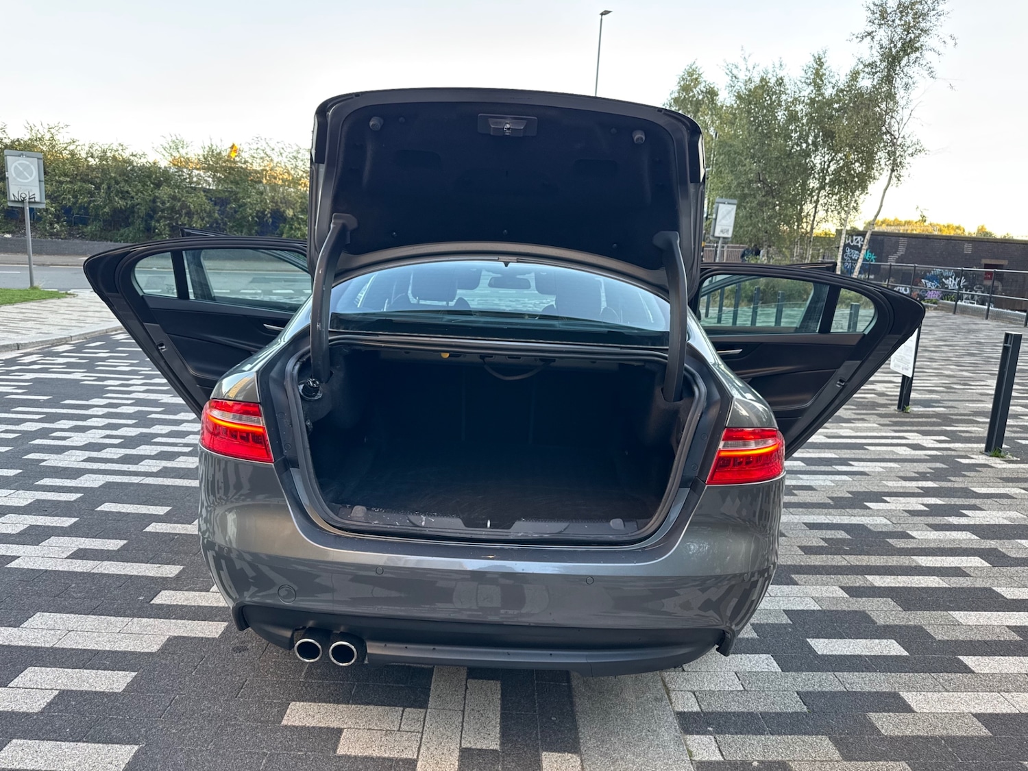 Used Jaguar XE 2015 for sale - 76071439: Photo 10