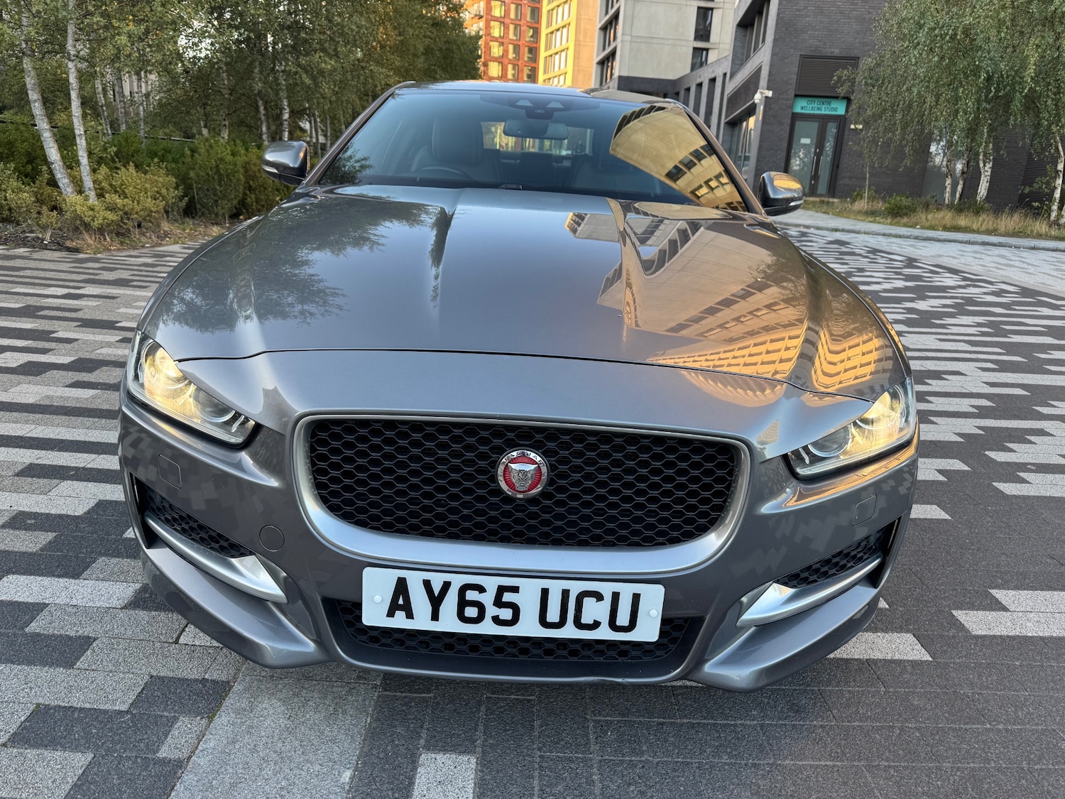 Used Jaguar XE 2015 for sale - 76071439: Photo 2
