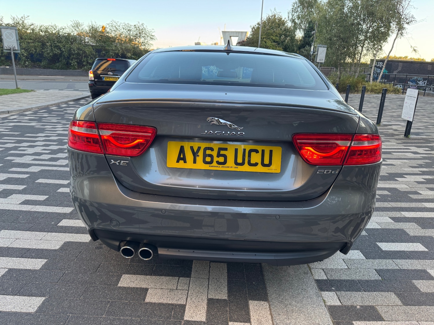 Used Jaguar XE 2015 for sale - 76071439: Photo 4