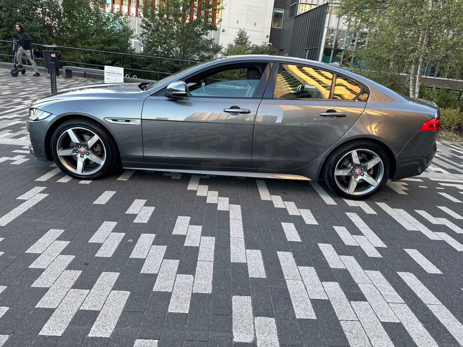 Used Jaguar XE 2015 for sale - 76071439: Photo 5