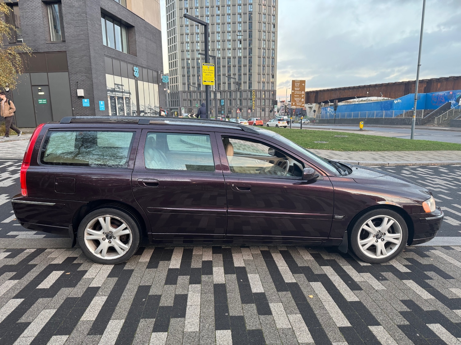 Used Volvo V70 2005 for sale - 76618937: Photo 3