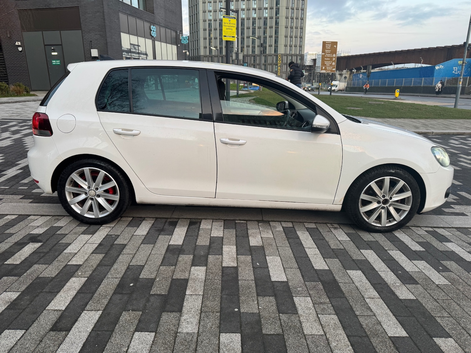 Used Volkswagen Golf 2009 for sale - 77525182: Photo 3
