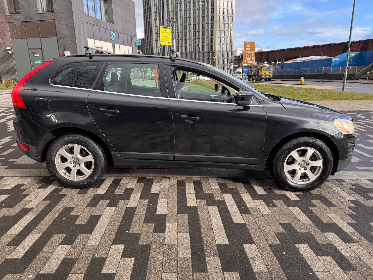 Used Volvo XC60 2010 for sale - 77522439: Photo 3