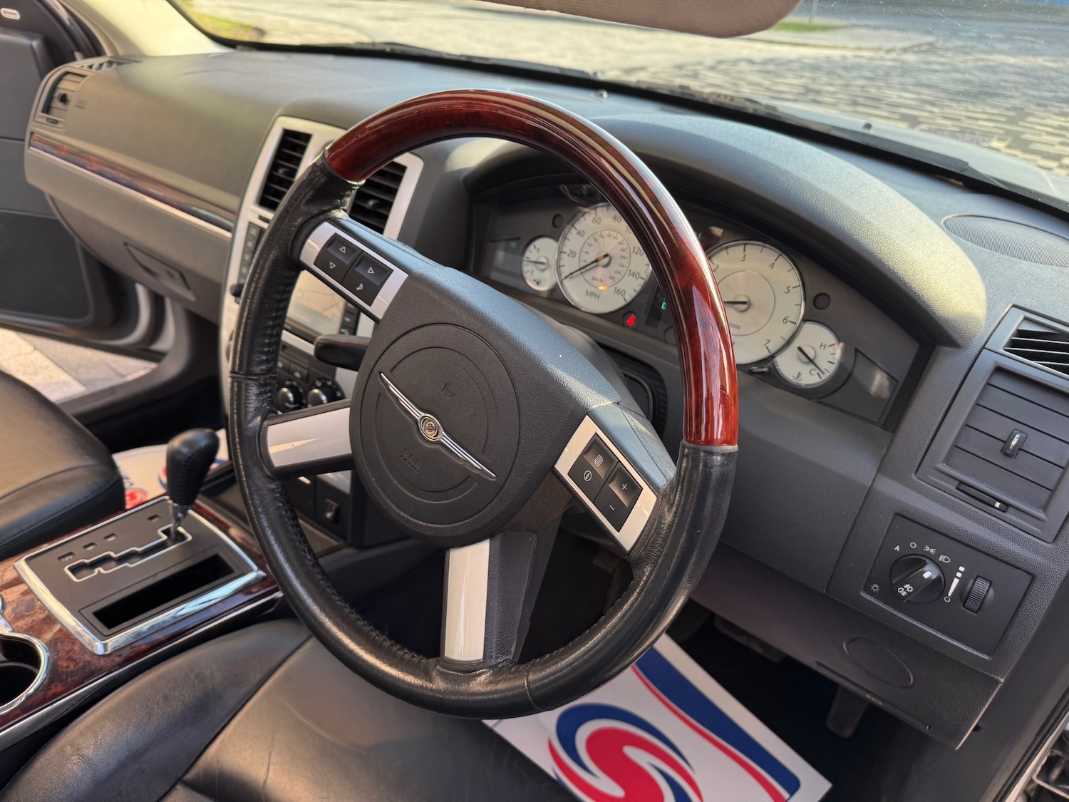 Used Chrysler 300C 2009 for sale - 76785484: Photo 9