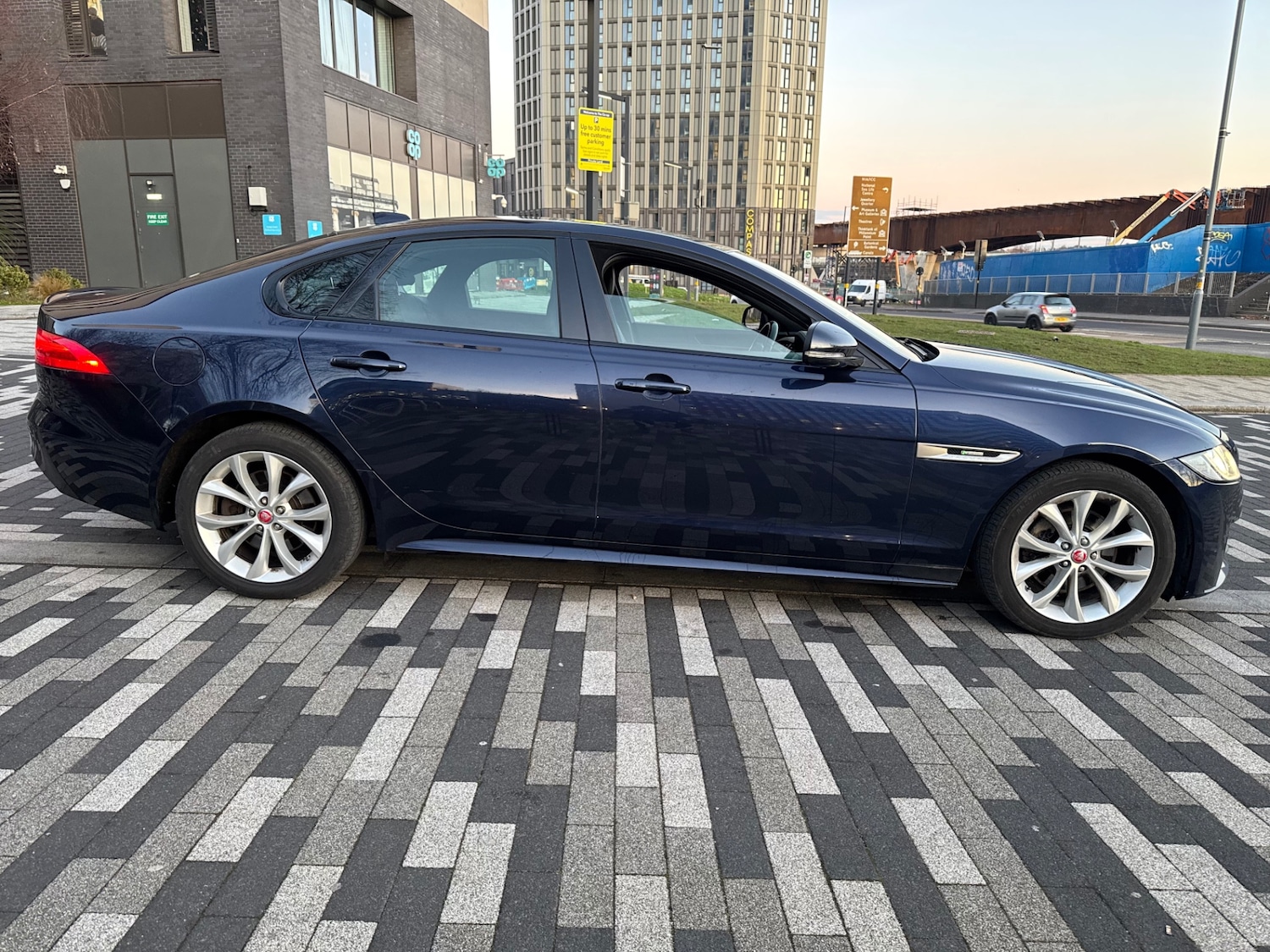 Used Jaguar XF 2017 for sale - 77082665: Photo 3