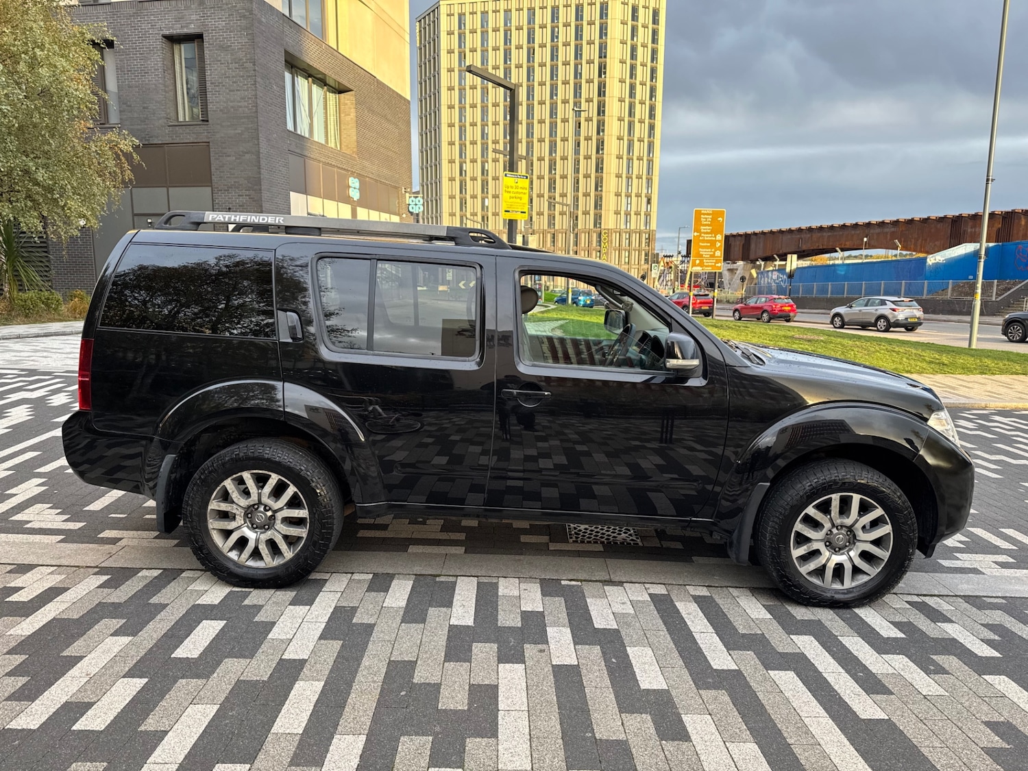 Used Nissan Pathfinder 2012 for sale - 76440003: Photo 3