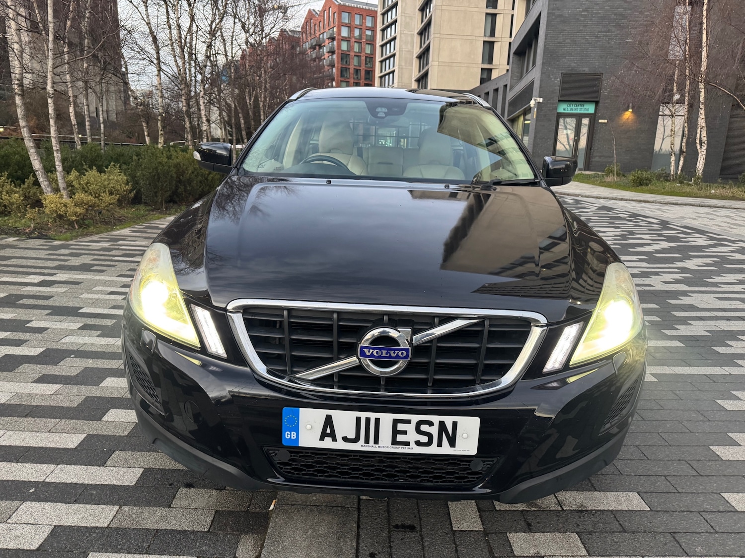 Used Volvo XC60 2011 for sale - 77090238: Photo 2