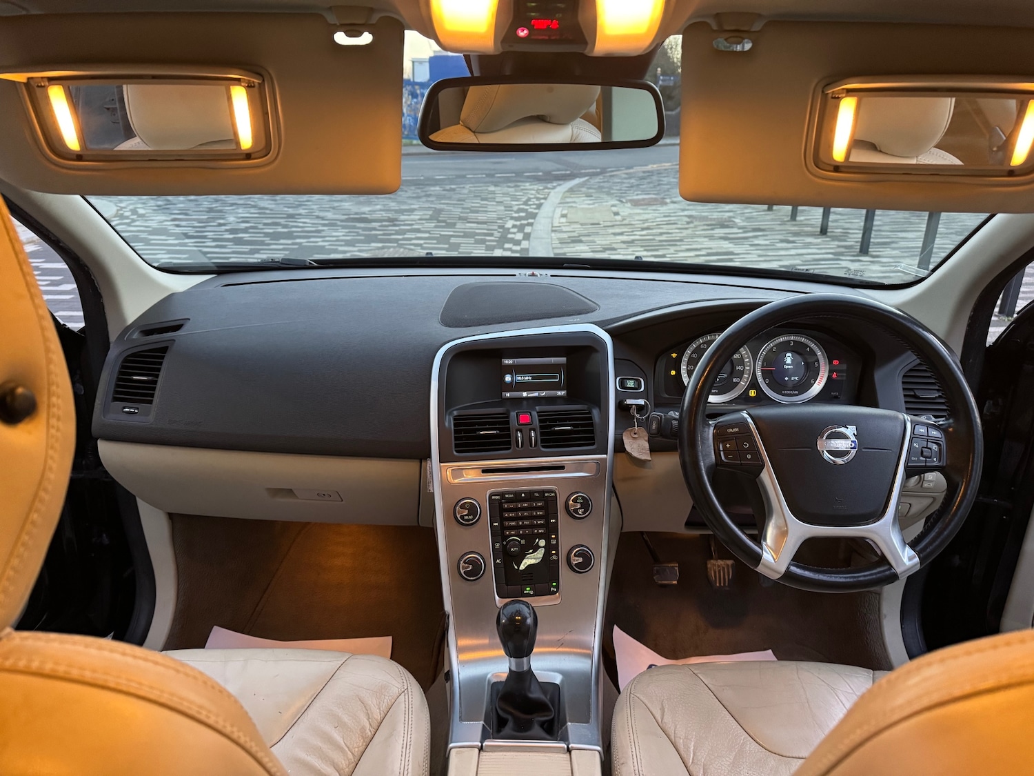 Used Volvo XC60 2011 for sale - 77090238: Photo 8