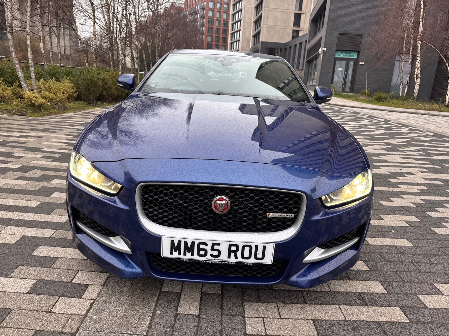 Used Jaguar XE 2015 for sale - 77413353: Photo 2
