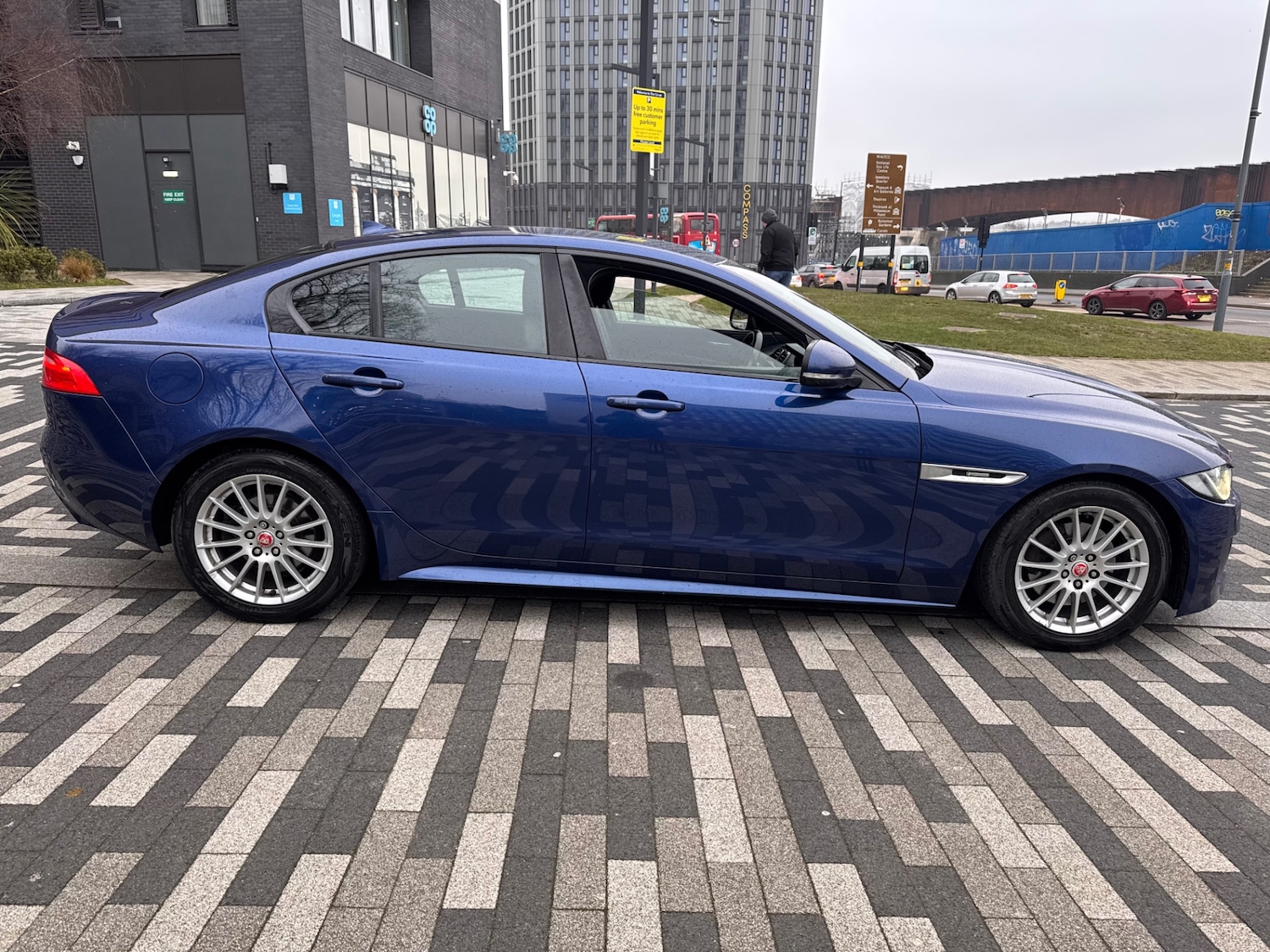 Used Jaguar XE 2015 for sale - 77413353: Photo 3