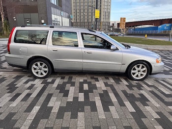 Used Volvo V70 2004 for sale - 77522445: Photo