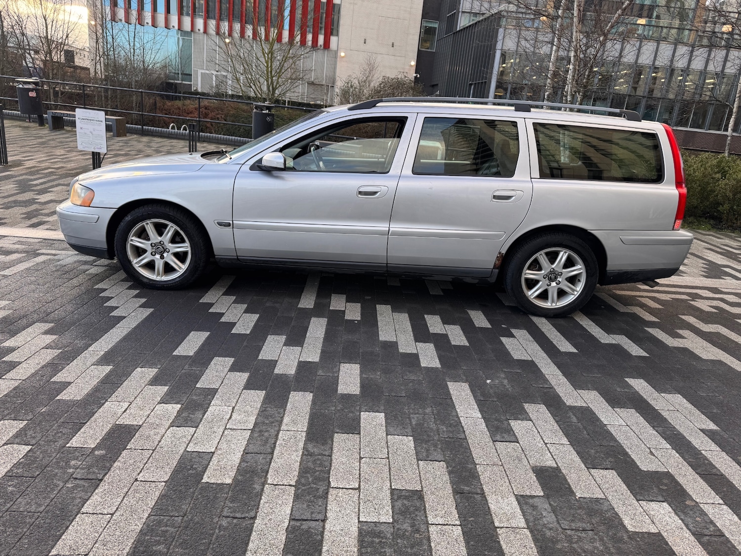 Used Volvo V70 2004 for sale - 77522445: Photo 5