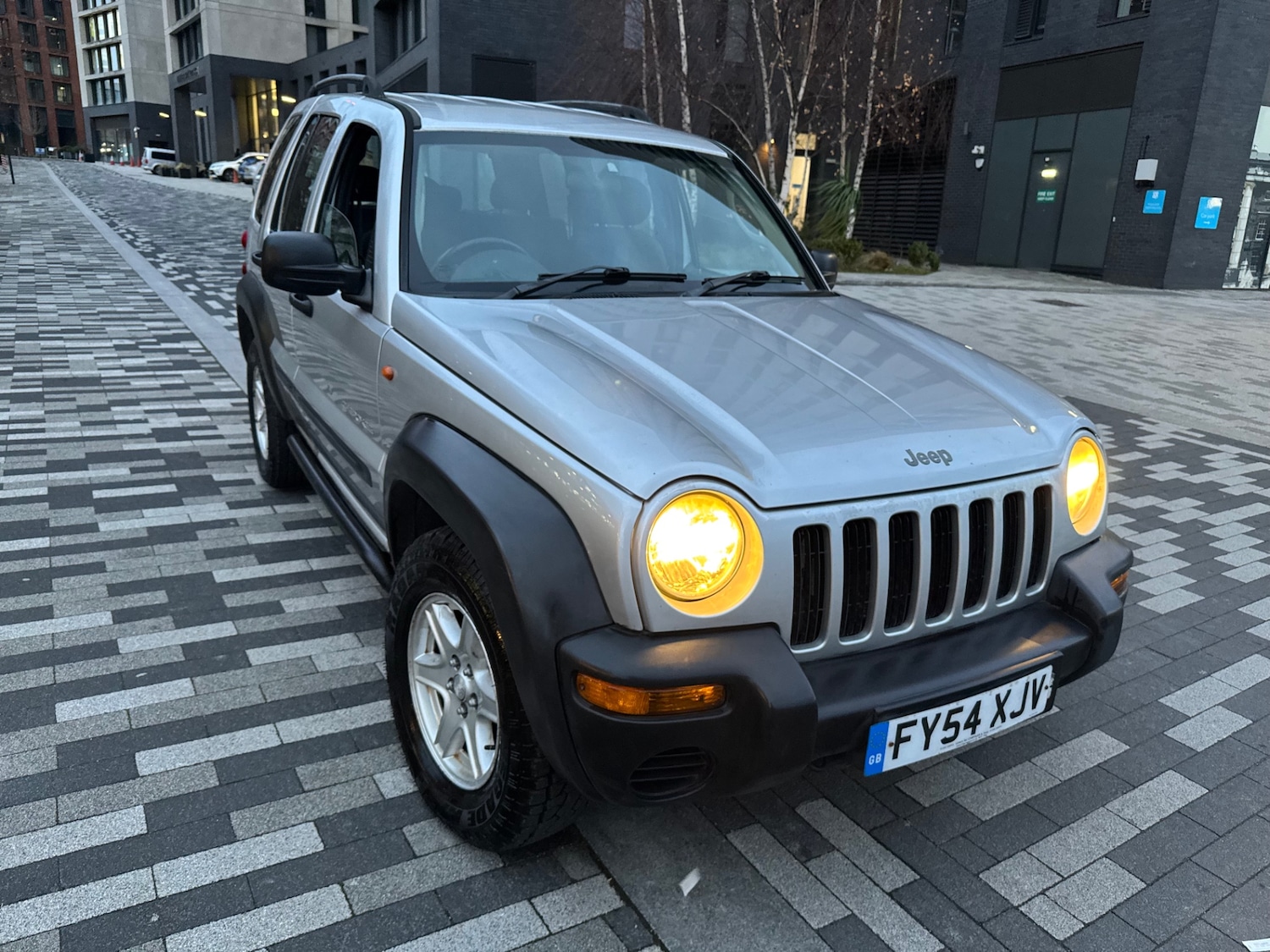 Used Jeep Cherokee 2004 for sale - 76911523: Photo 1