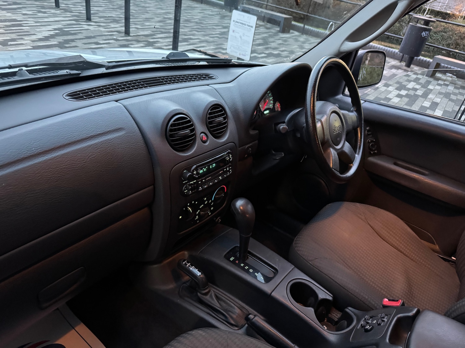 Used Jeep Cherokee 2004 for sale - 76911523: Photo 16