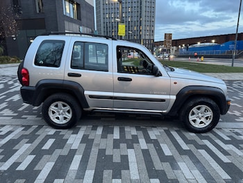 Used Jeep Cherokee 2004 for sale - 76911523: Photo