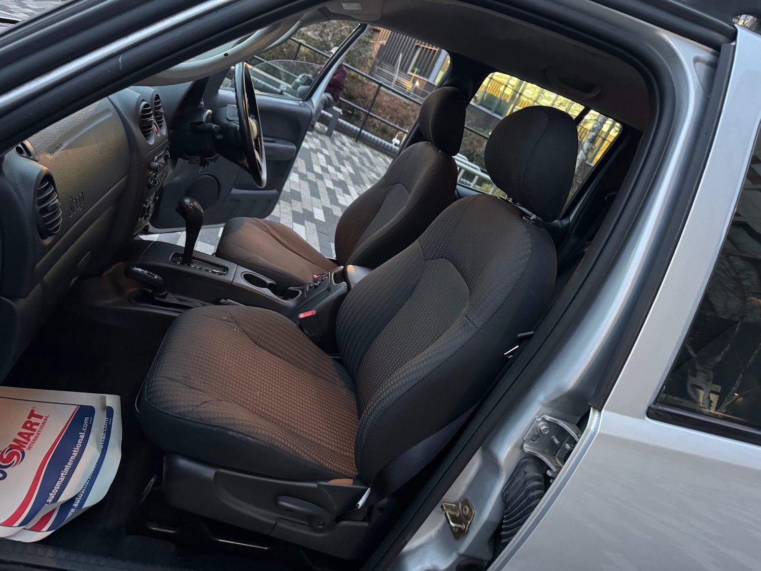 Used Jeep Cherokee 2004 for sale - 76911523: Photo 6