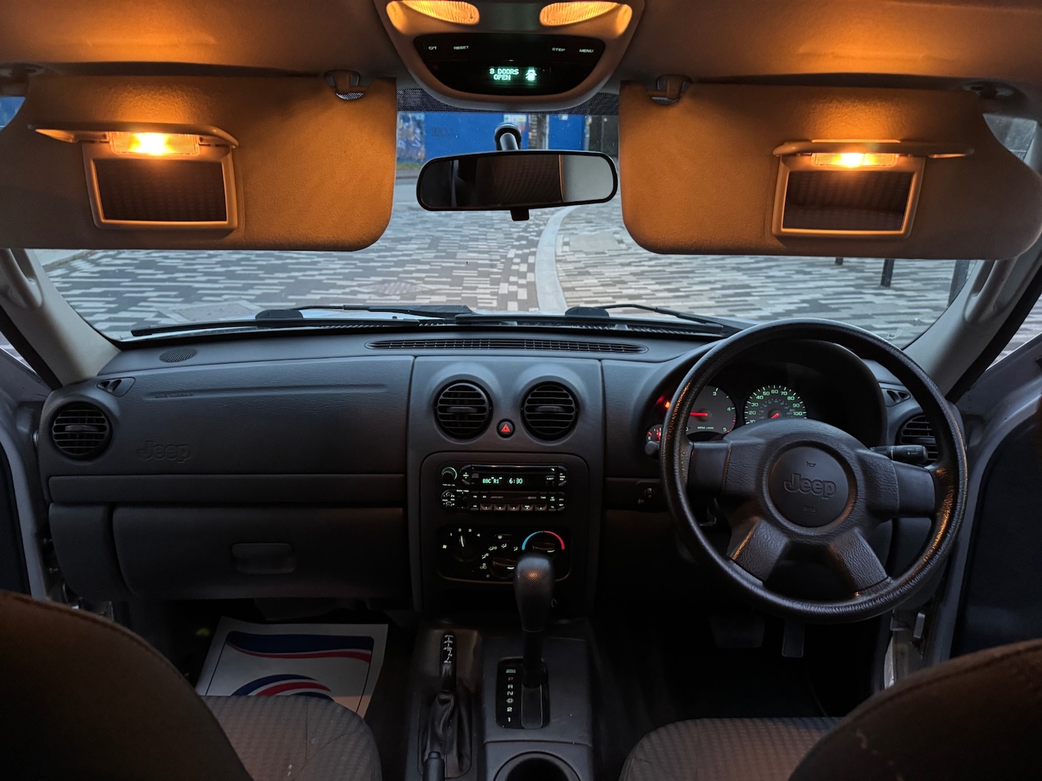 Used Jeep Cherokee 2004 for sale - 76911523: Photo 8