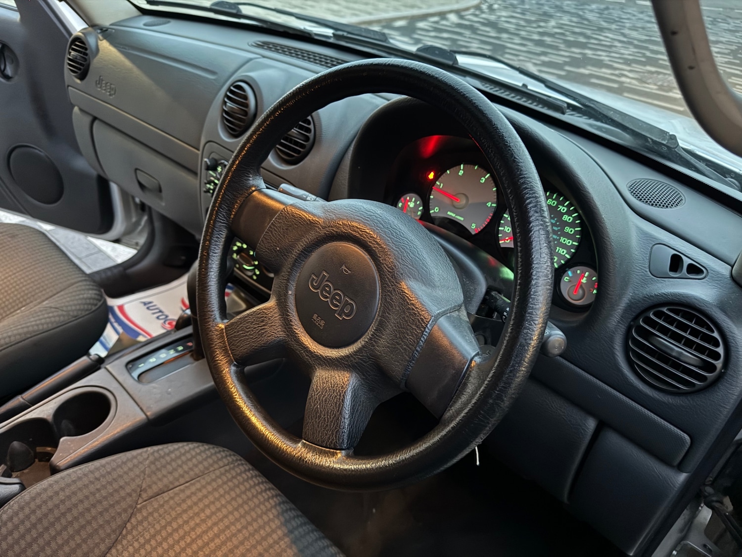 Used Jeep Cherokee 2004 for sale - 76911523: Photo 9