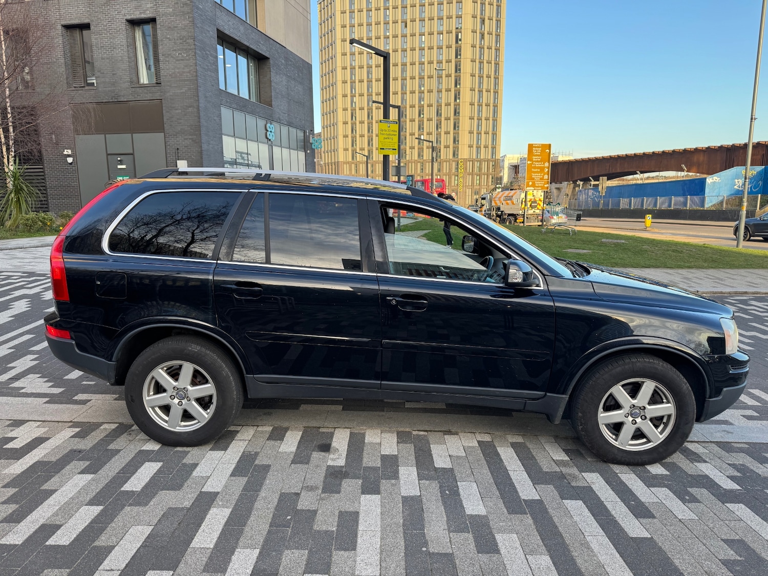 Used Volvo XC90 2010 for sale - 77721570: Photo 3