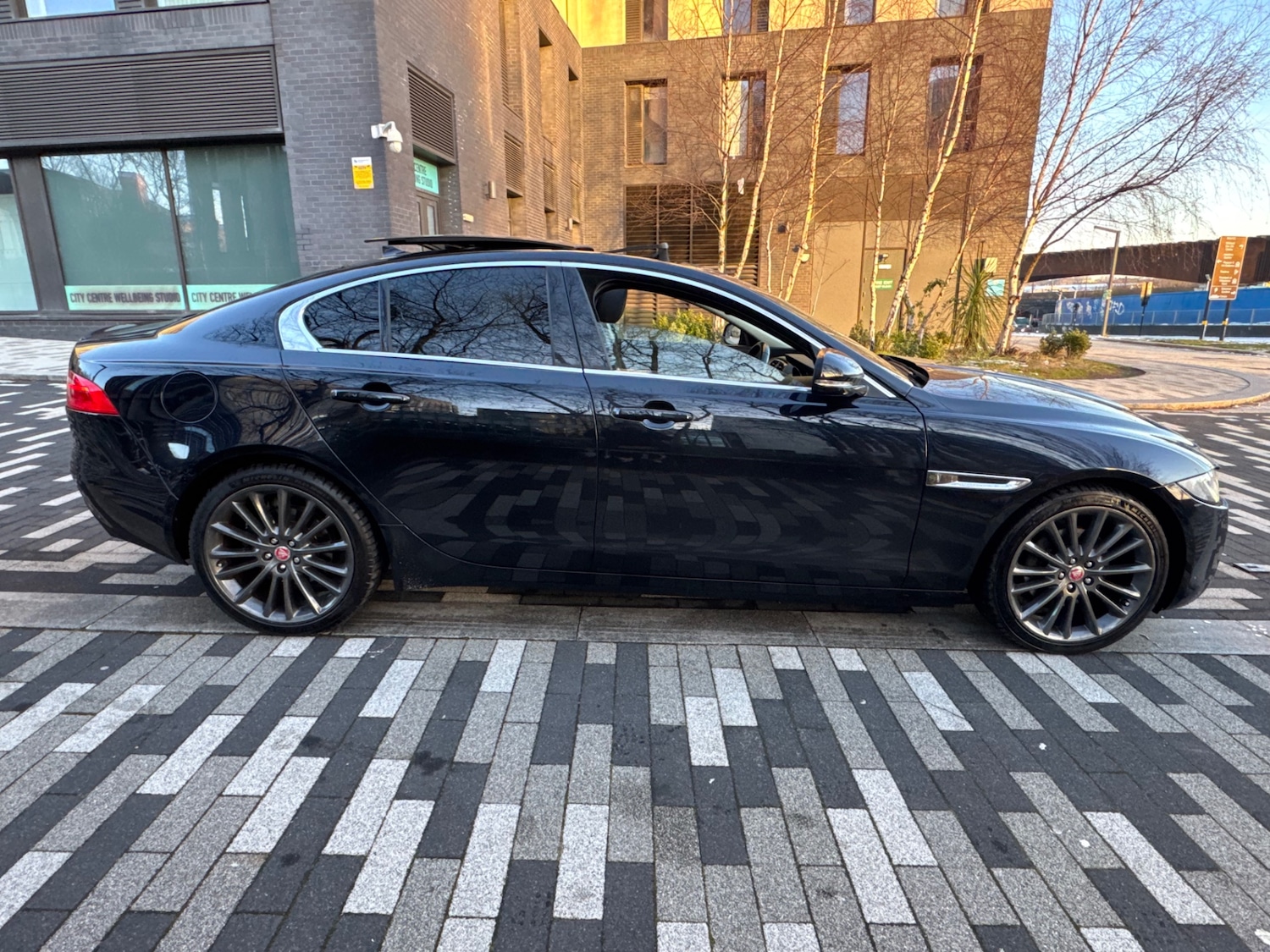 Used Jaguar XE 2015 for sale - 77165131: Photo 3