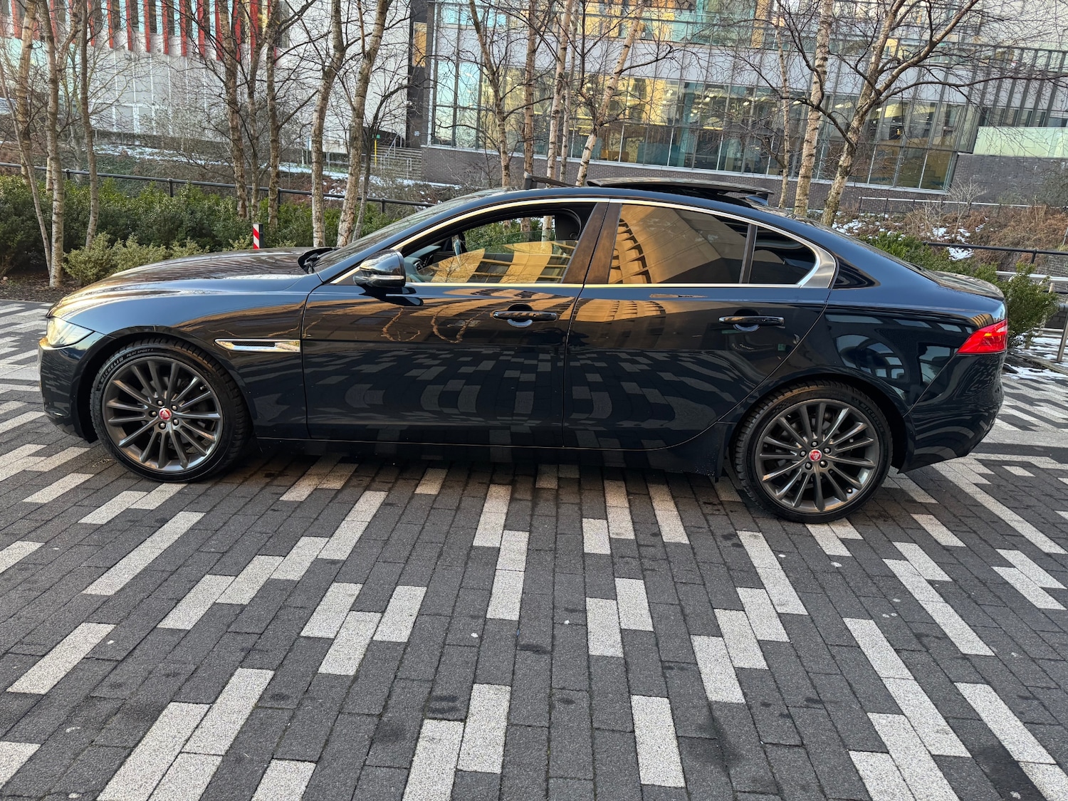 Used Jaguar XE 2015 for sale - 77165131: Photo 5