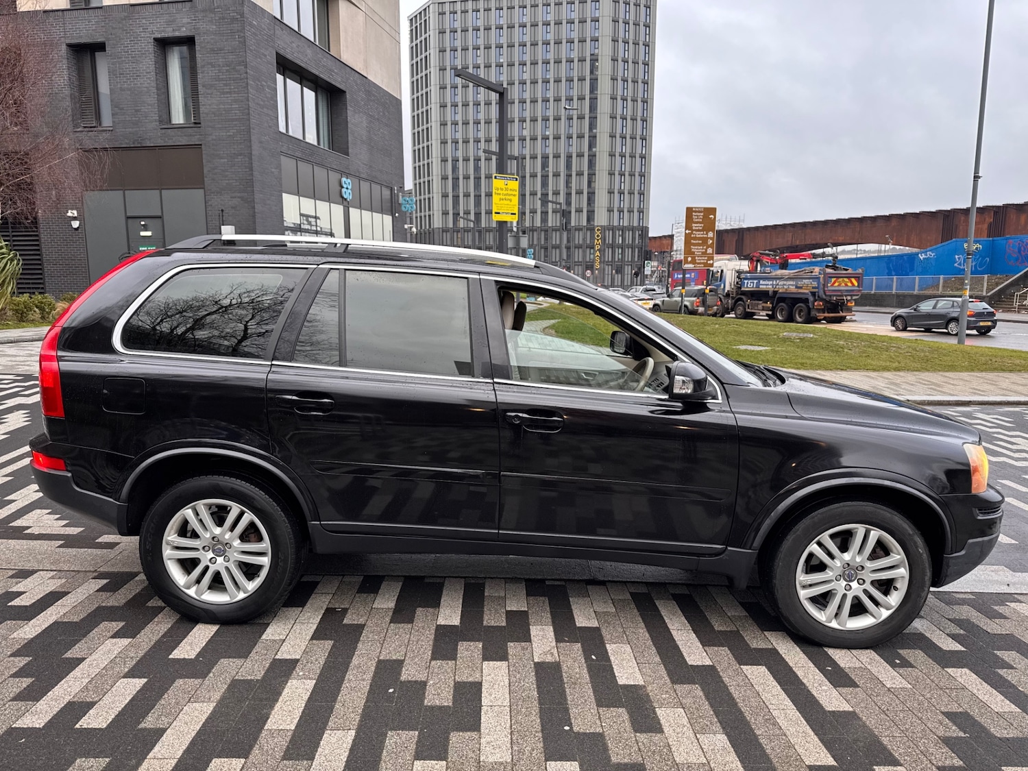 Used Volvo XC90 2011 for sale - 77289502: Photo 3