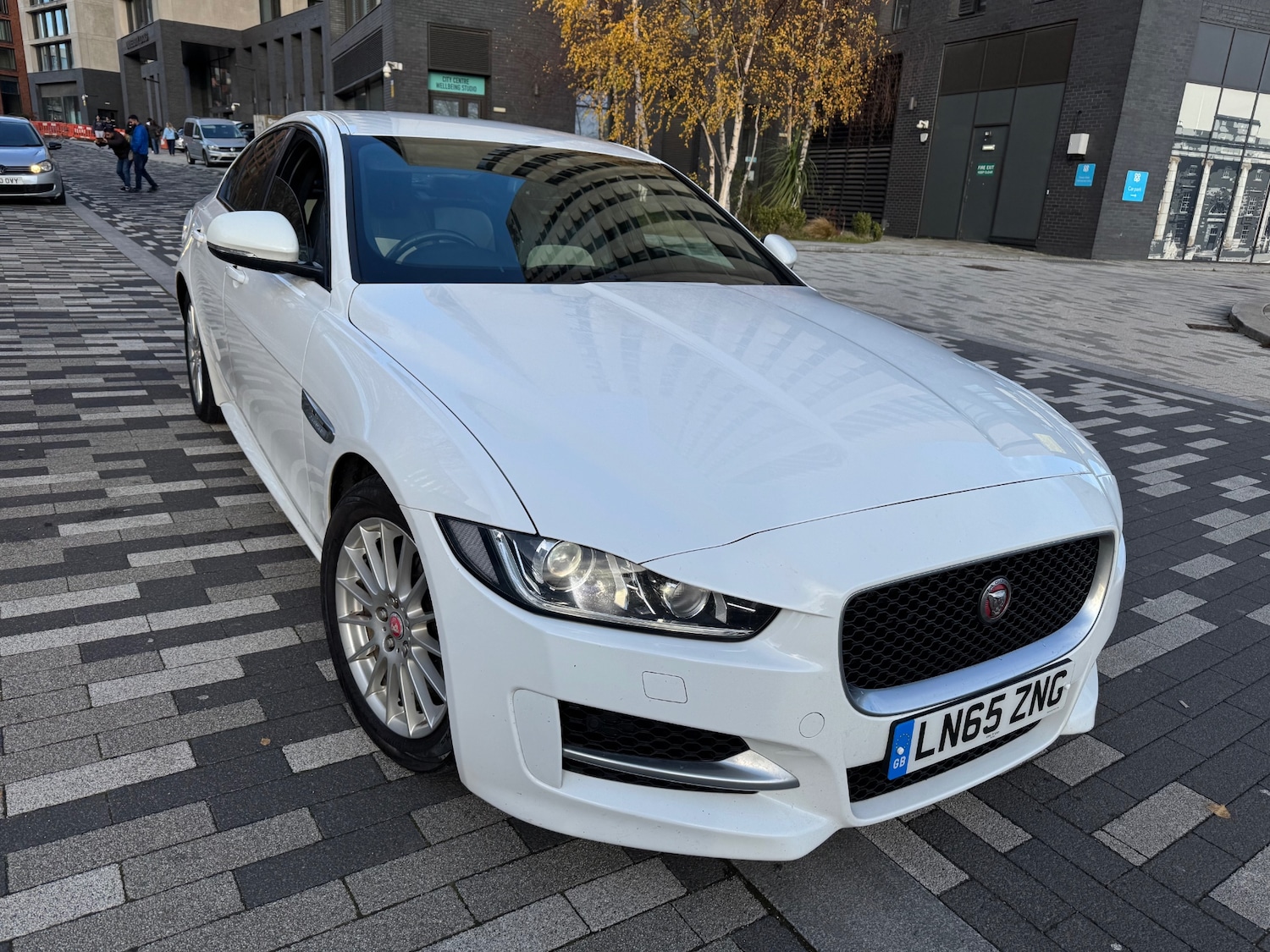 Used Jaguar XE 2015 for sale - 76785488: Photo 1