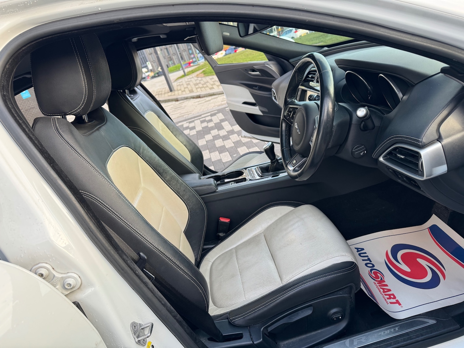 Used Jaguar XE 2015 for sale - 76785488: Photo 18