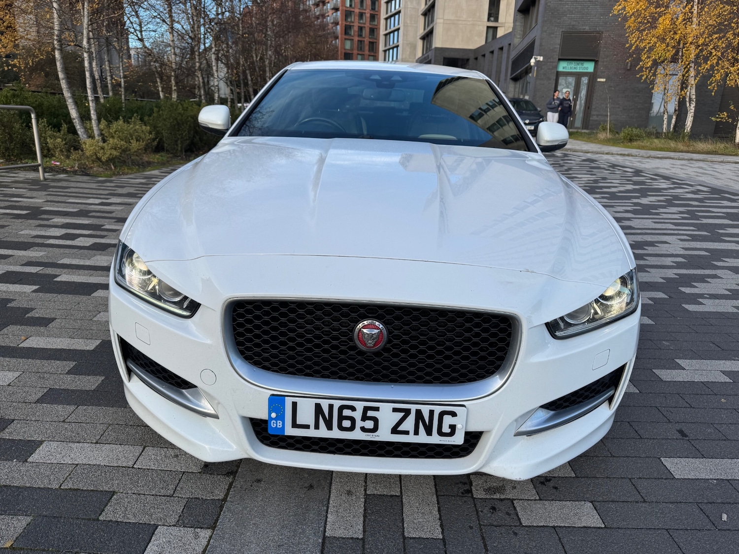 Used Jaguar XE 2015 for sale - 76785488: Photo 2