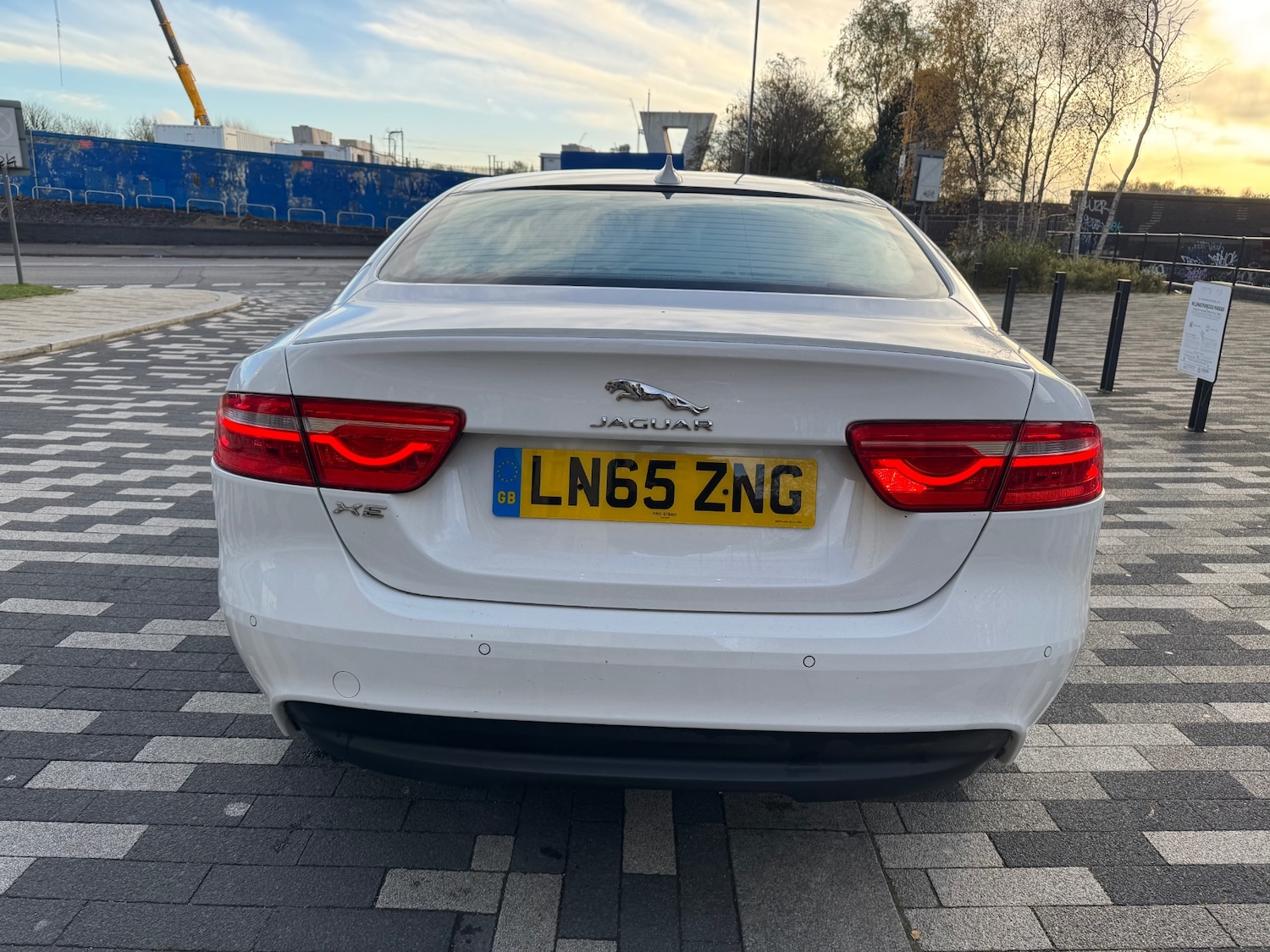 Used Jaguar XE 2015 for sale - 76785488: Photo 4