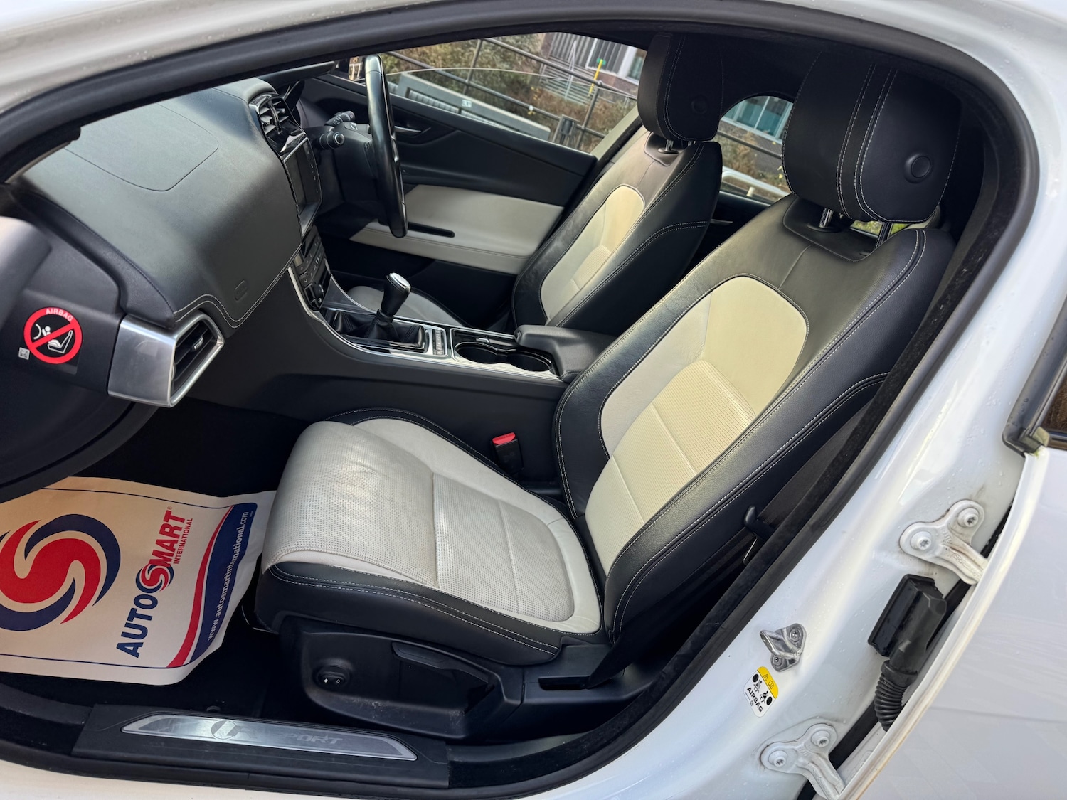 Used Jaguar XE 2015 for sale - 76785488: Photo 6