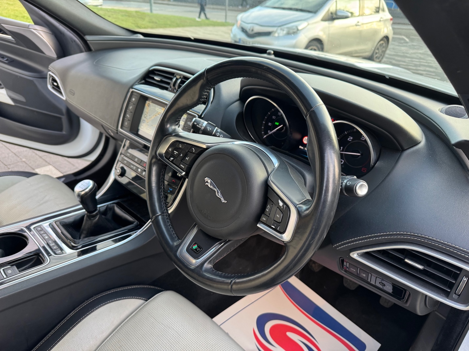 Used Jaguar XE 2015 for sale - 76785488: Photo 9