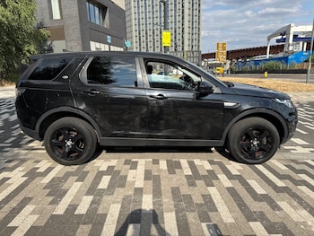 Used Land Rover Discovery Sport 2017 for sale - 79269204: Photo