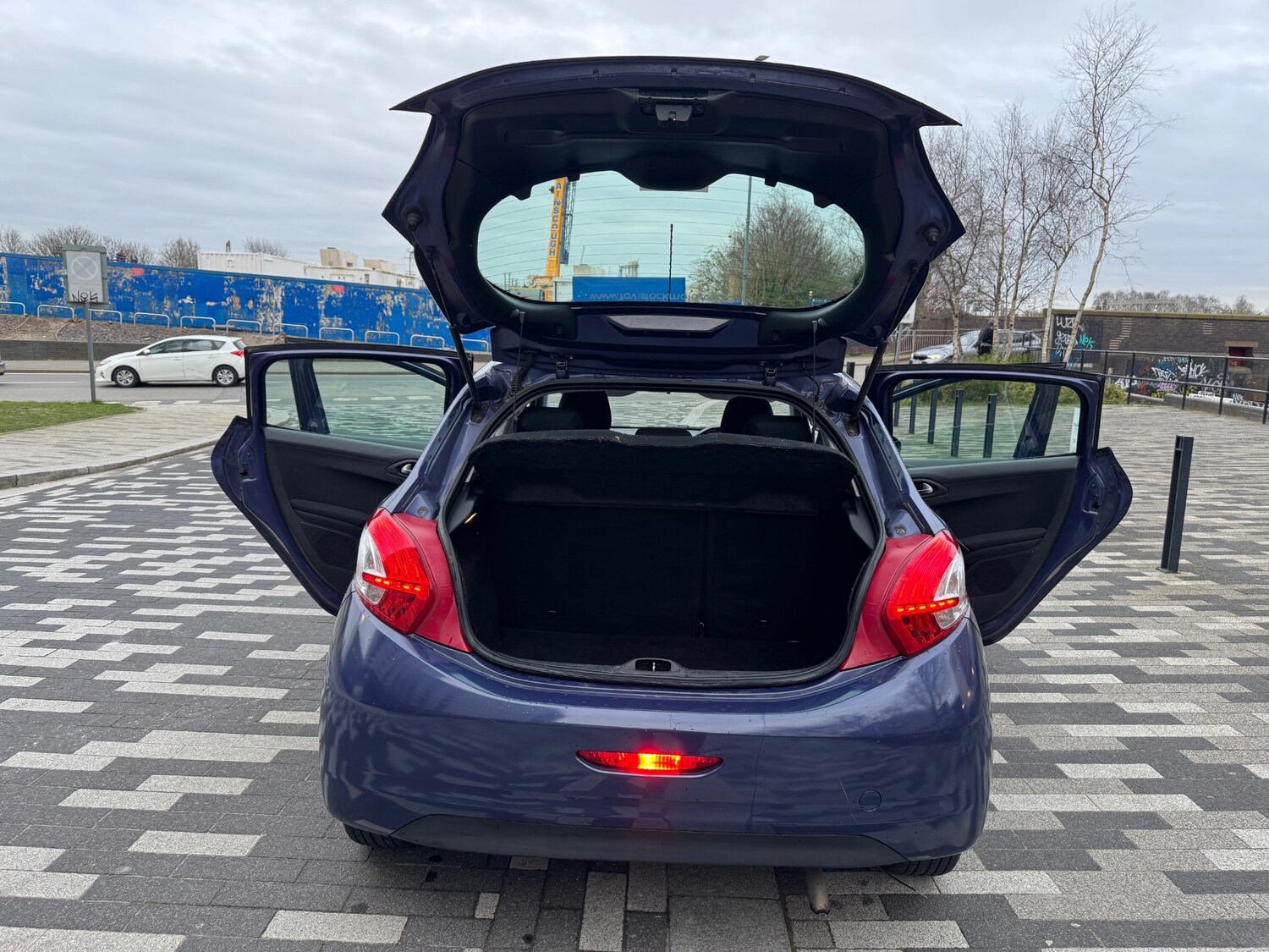 Used Peugeot 208 2014 for sale - 77736264: Photo 11