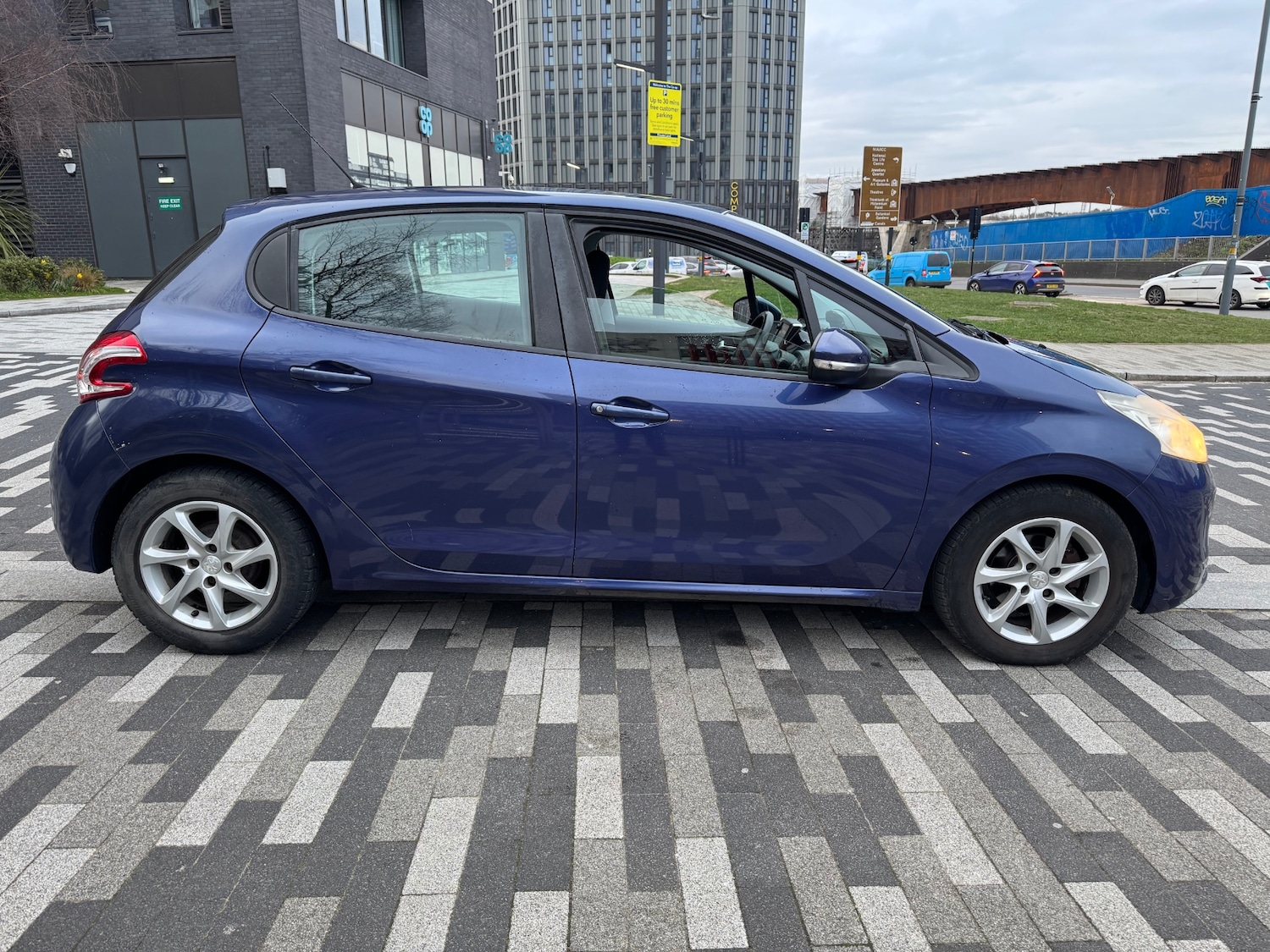 Used Peugeot 208 2014 for sale - 77736264: Photo 3