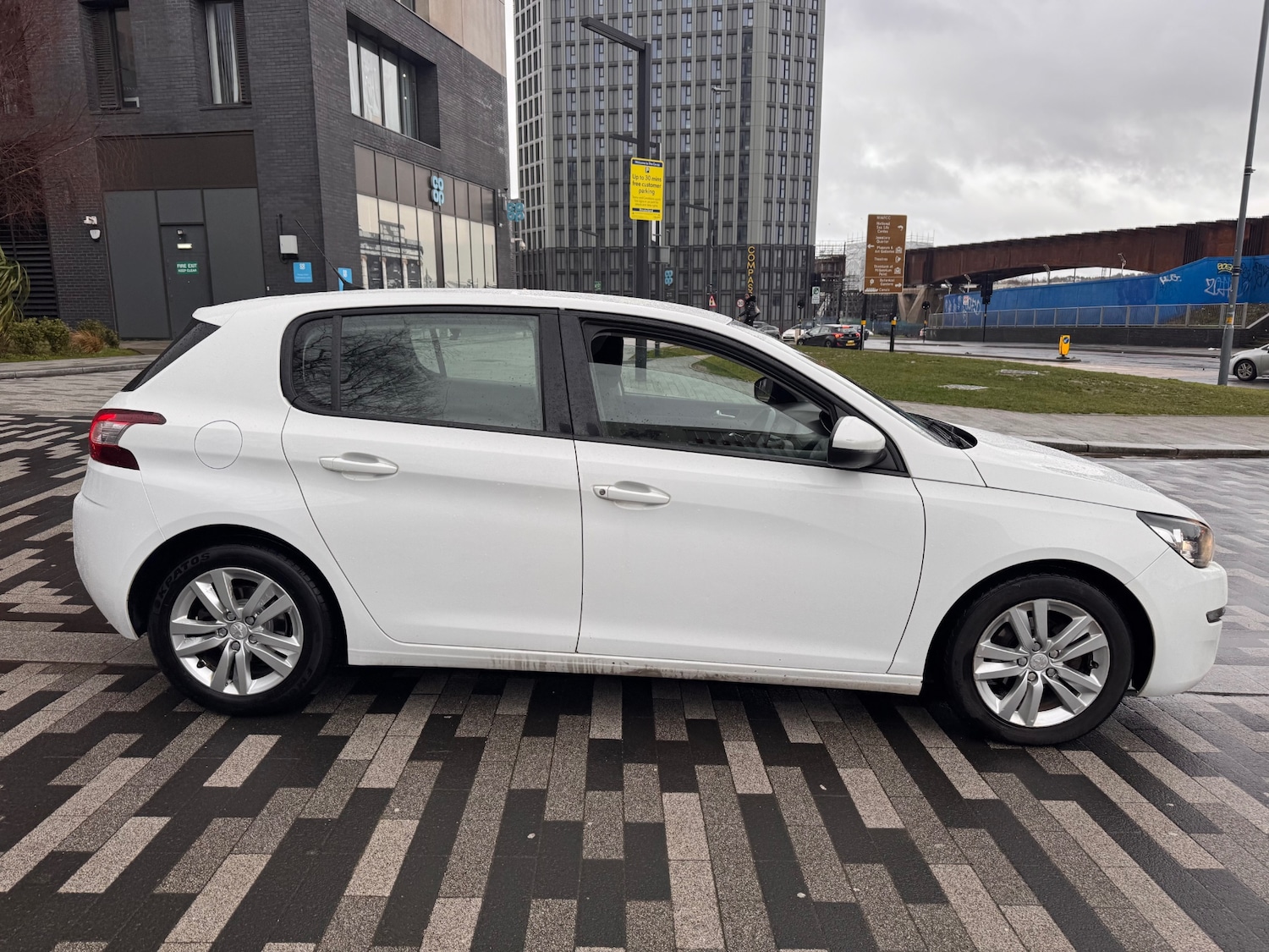 Used Peugeot 308 2014 for sale - 77467849: Photo 3