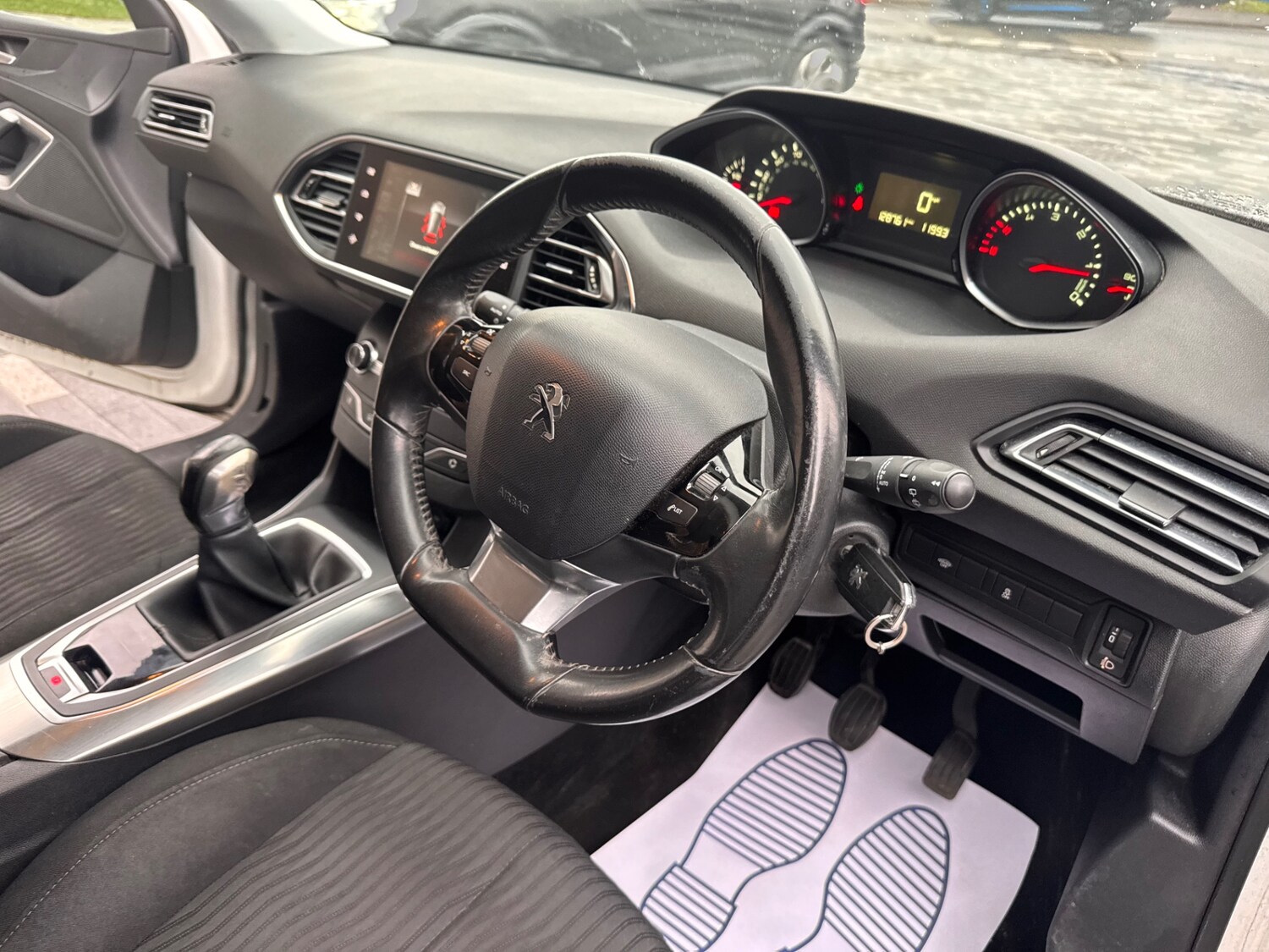 Used Peugeot 308 2014 for sale - 77467849: Photo 9