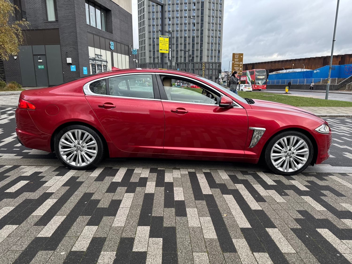 Used Jaguar XF 2013 for sale - 76687593: Photo 3