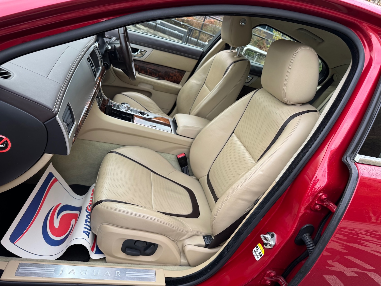 Used Jaguar XF 2013 for sale - 76687593: Photo 6