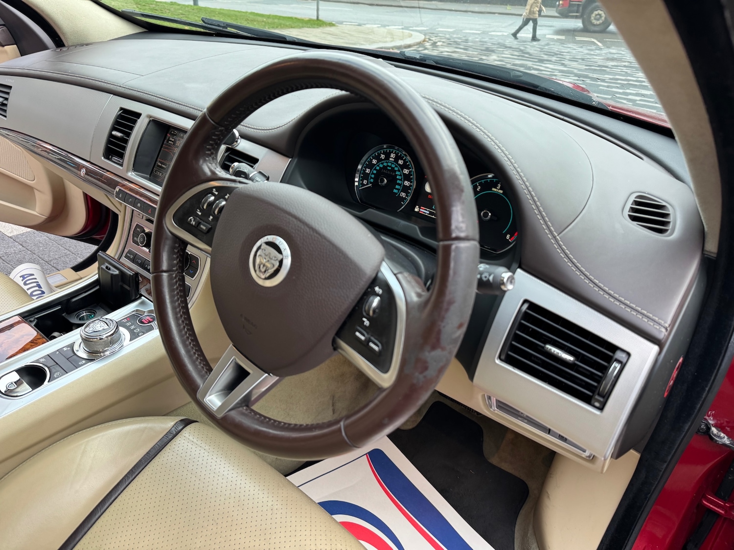 Used Jaguar XF 2013 for sale - 76687593: Photo 9