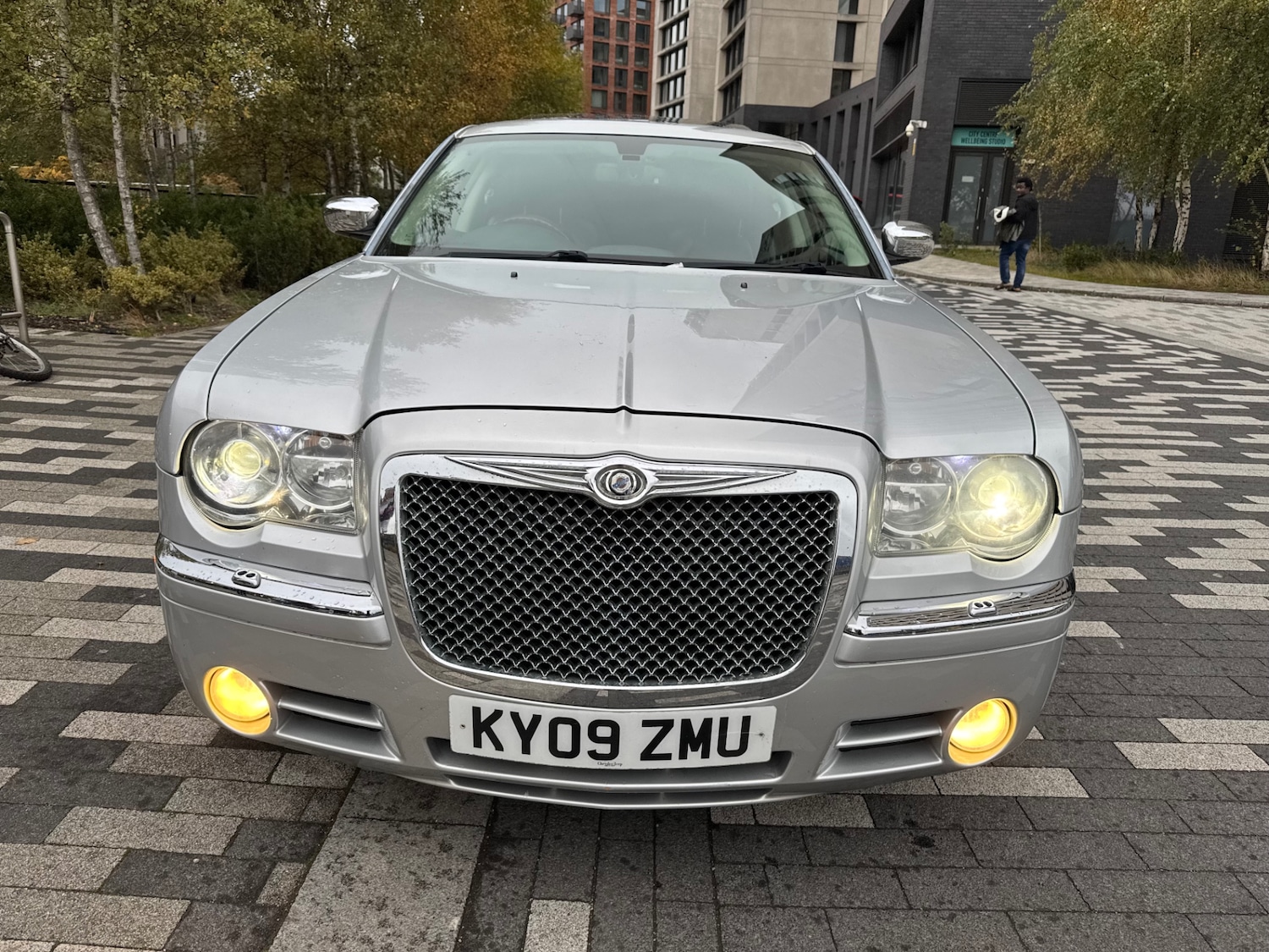 Used Chrysler 300C 2009 for sale - 76418654: Photo 2