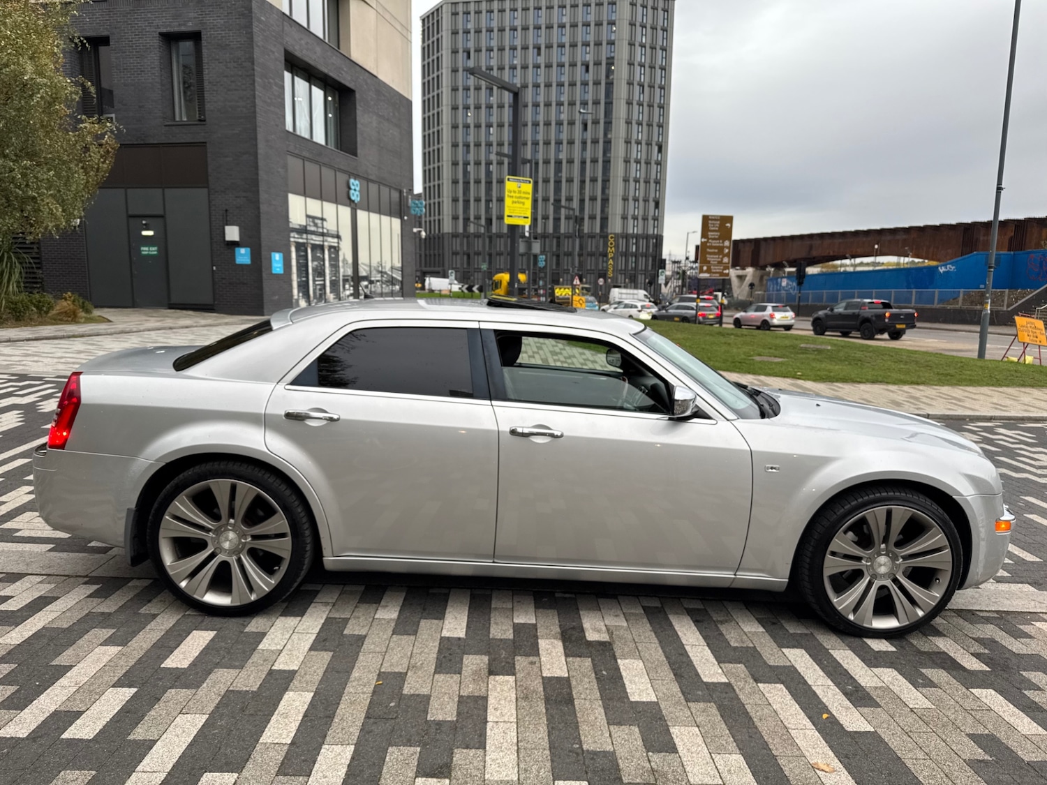 Used Chrysler 300C 2009 for sale - 76418654: Photo 3