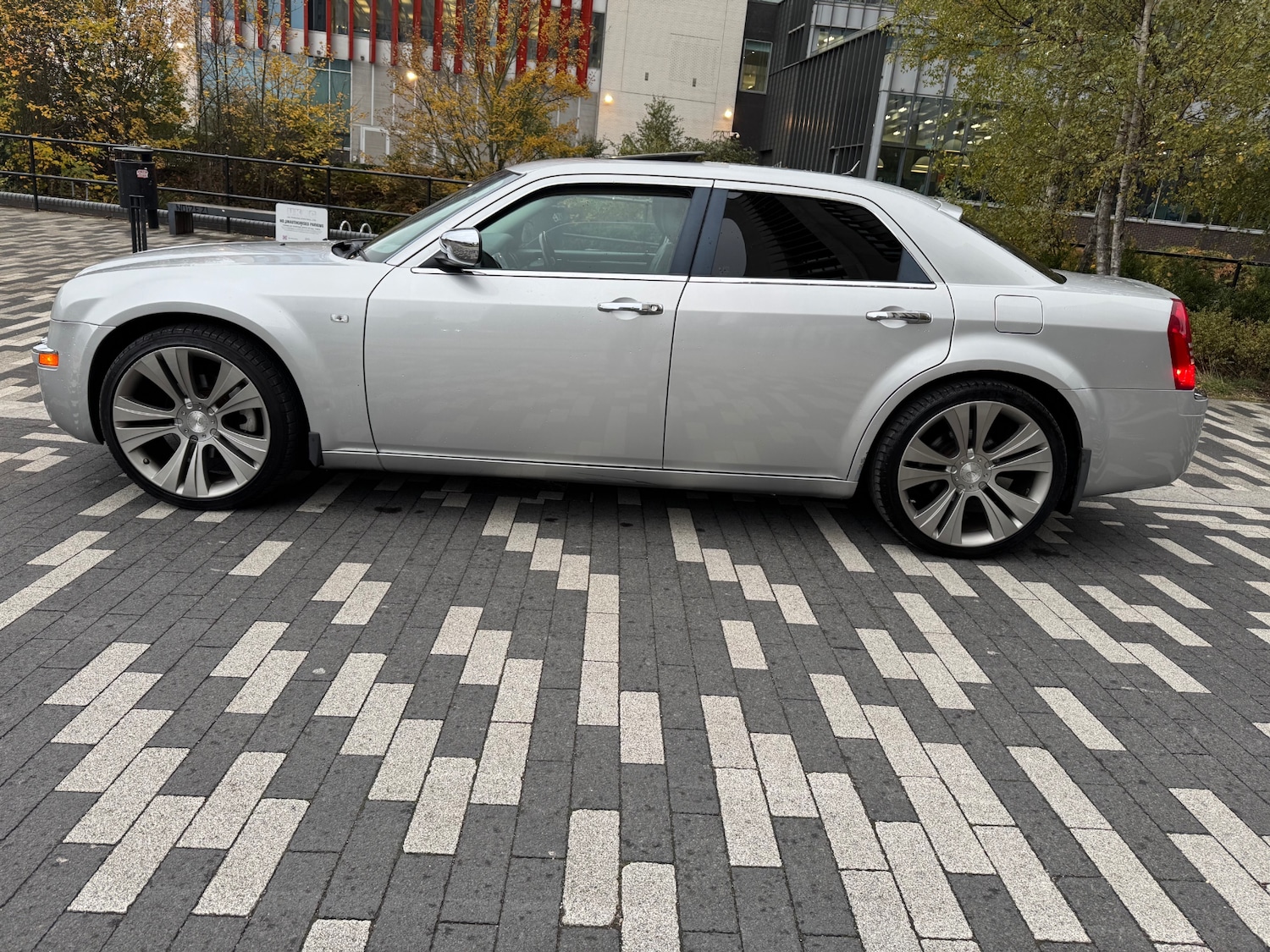 Used Chrysler 300C 2009 for sale - 76418654: Photo 5