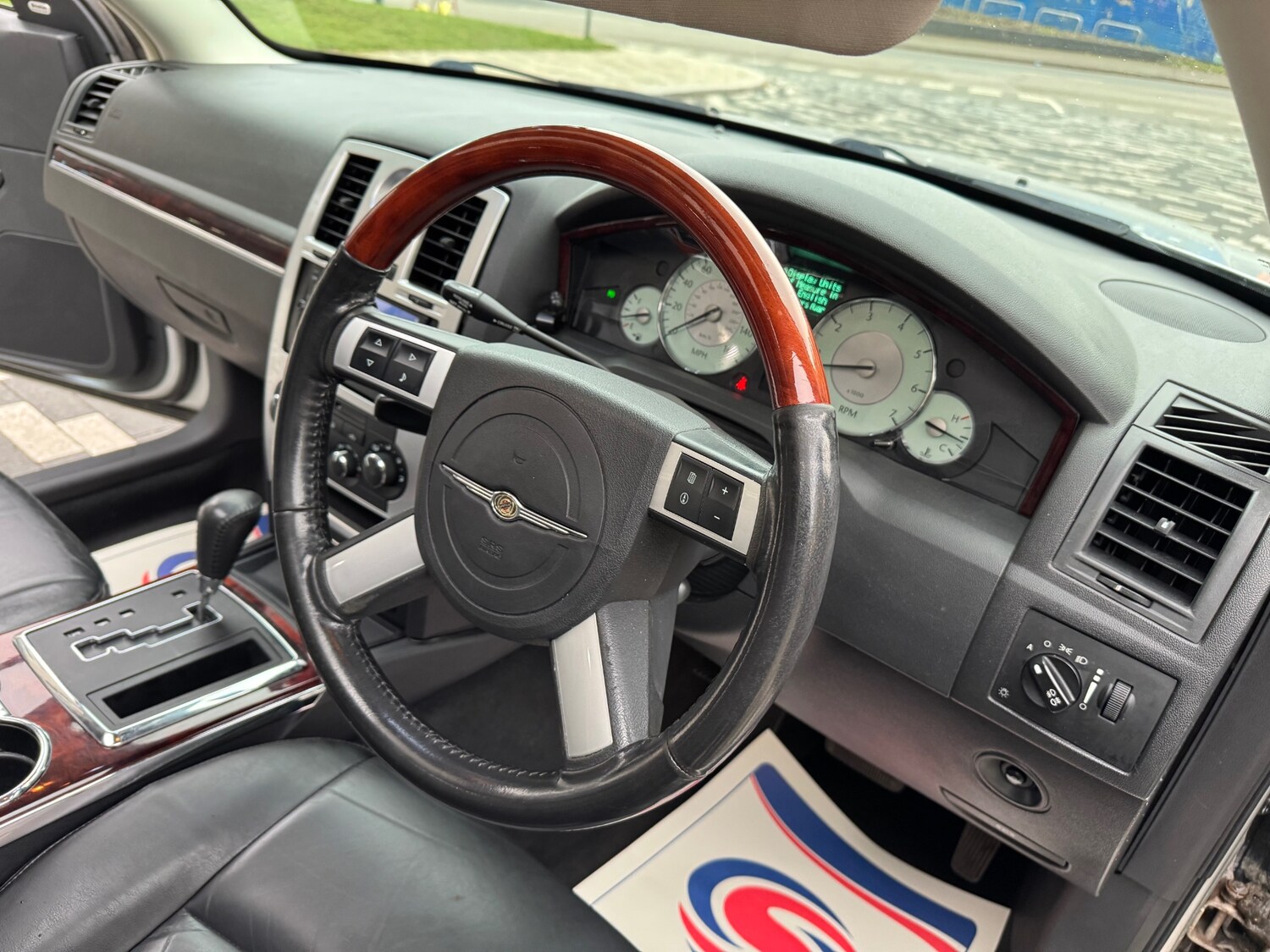 Used Chrysler 300C 2009 for sale - 76418654: Photo 9