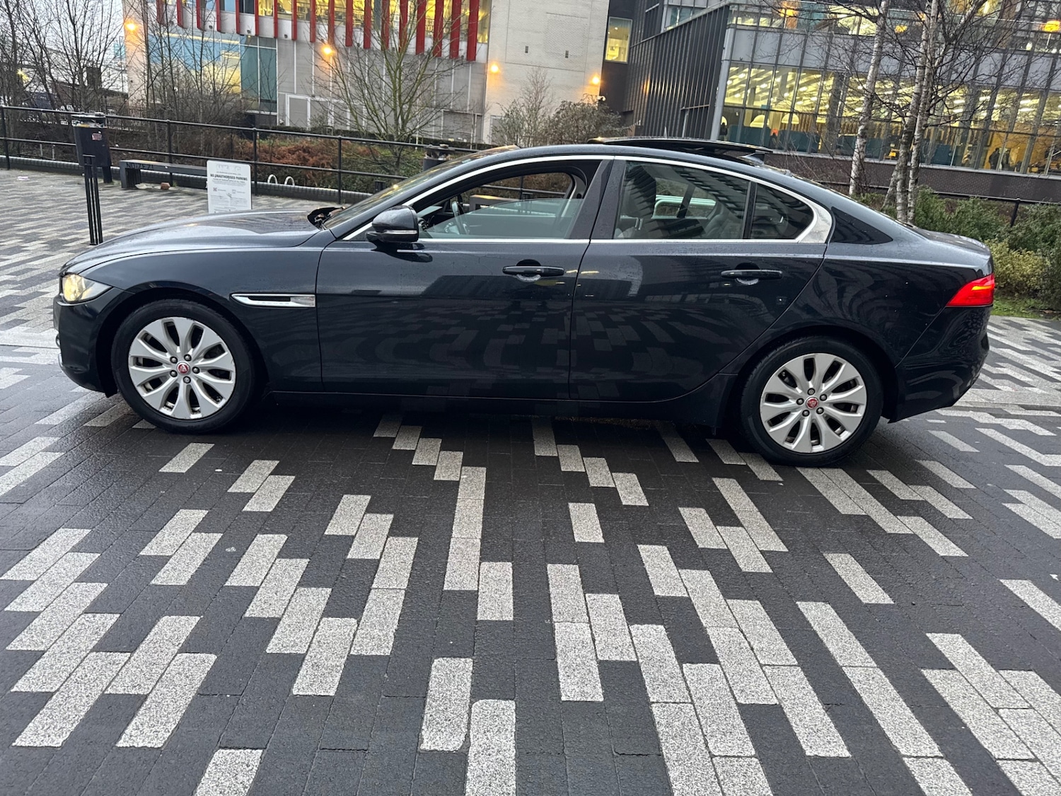 Used Jaguar XE 2015 for sale - 77538680: Photo 5