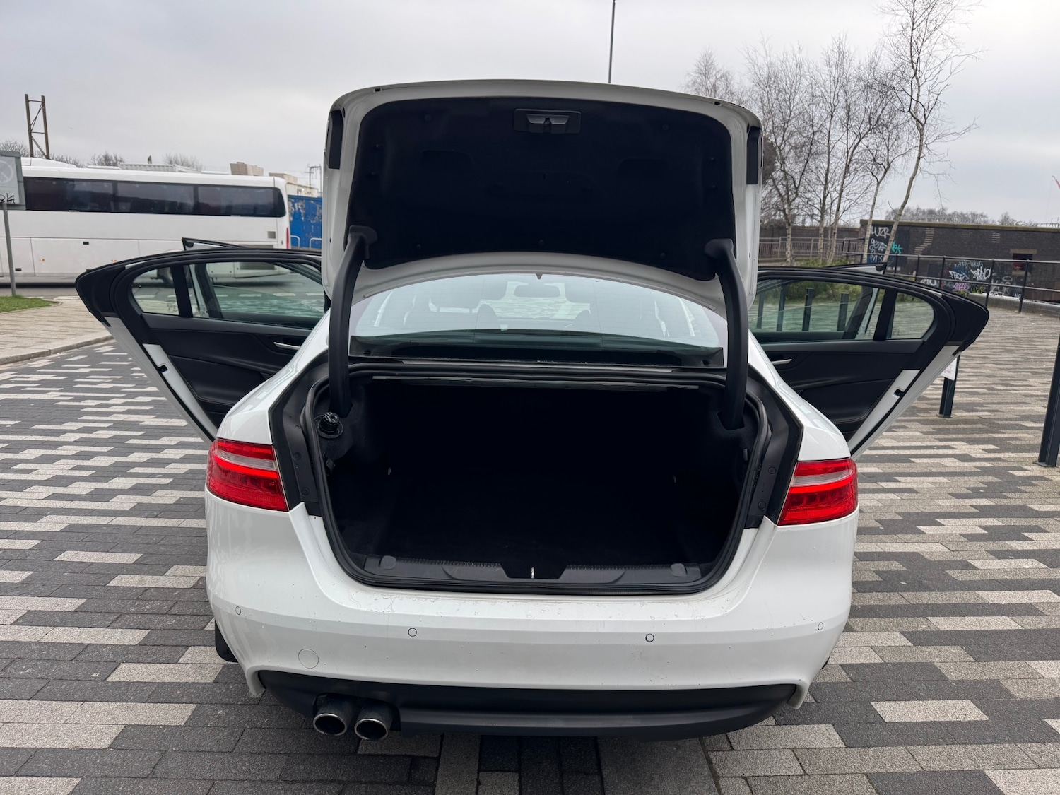 Used Jaguar XE 2017 for sale - 77807552: Photo 10