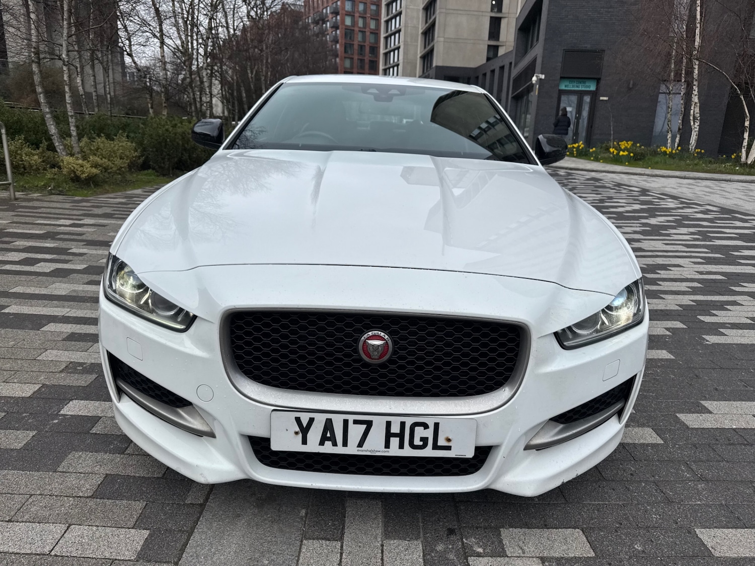 Used Jaguar XE 2017 for sale - 77807552: Photo 2